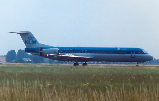 Fokker 100 (PH-KLG) - KLM CityhopperF100 cn11271; Archief 18aug99