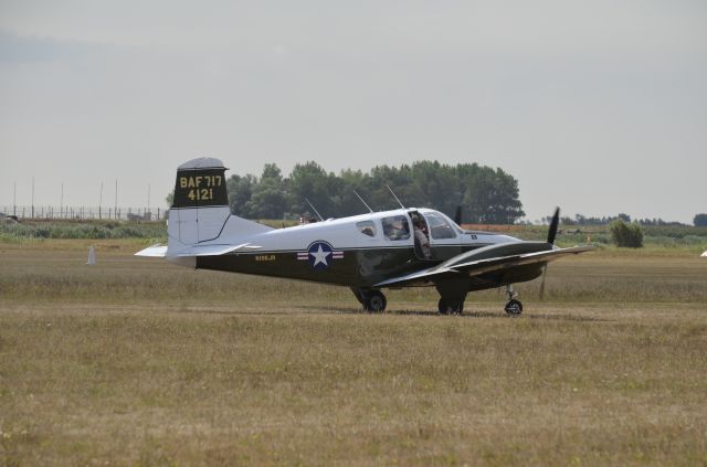 Beechcraft Travel Air (N195JR)