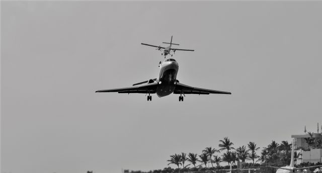 Dassault Falcon 900 (OO-ACT) - OO-ACT departing while PJ-WCC is landing!