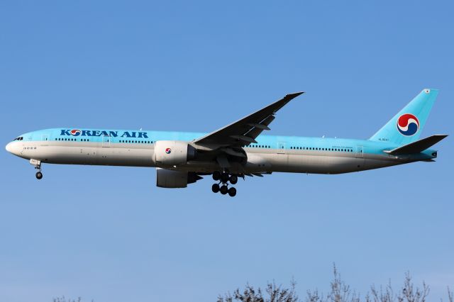 BOEING 777-300ER (HL8041)