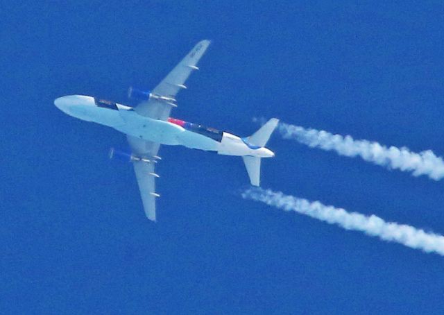 Airbus A320 (OO-TCH) - tHOMAS COOK 10 YEARS LIVERY -LIAISON TENERIFE - BRUSSELS VERTICAL COTE VENDEE 32 000 FT LE 17-02-14