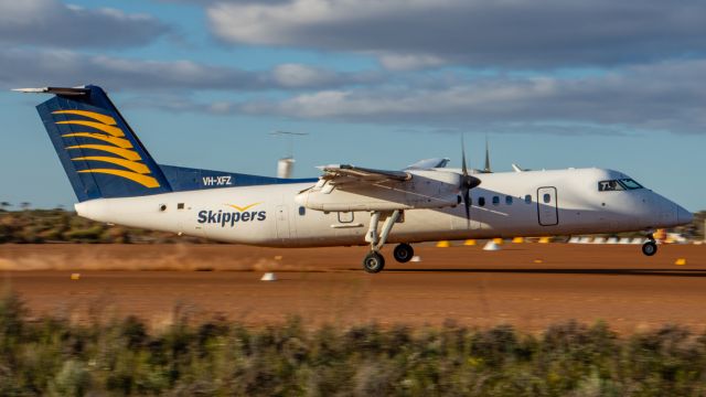 de Havilland Dash 8-300 (VH-XFZ)