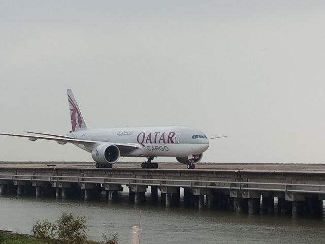 BOEING 777-200LR (A7-BFM)