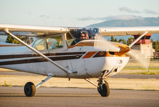 Cessna Skyhawk (N5130E)