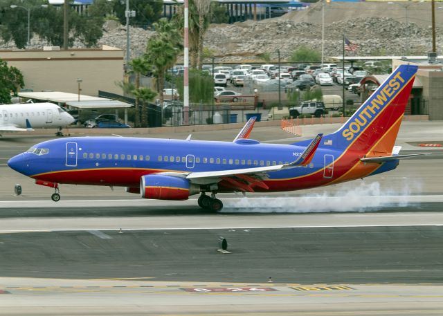 Boeing 737-700 (N258UW)