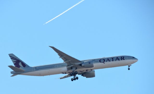 BOEING 777-300ER (A7-BER) - Moments before landing, Feb. 2019.