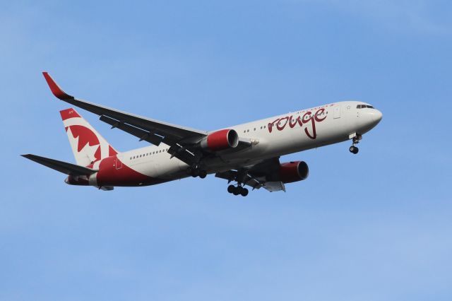 BOEING 767-300 (C-FMLZ) - Orlando (MCO). Air Canada Rouge flight RV1864 arriving from Toronto Pearson (YYZ) on final approach to runway 17L.  br /Taken from Walmart on Sth Goldenrod Rd, Nth of MCO Airport on the approach to Runway 17Lbr /2017 10 22 a rel=nofollow href=http://alphayankee.smugmug.com/https://alphayankee.smugmug.com//a