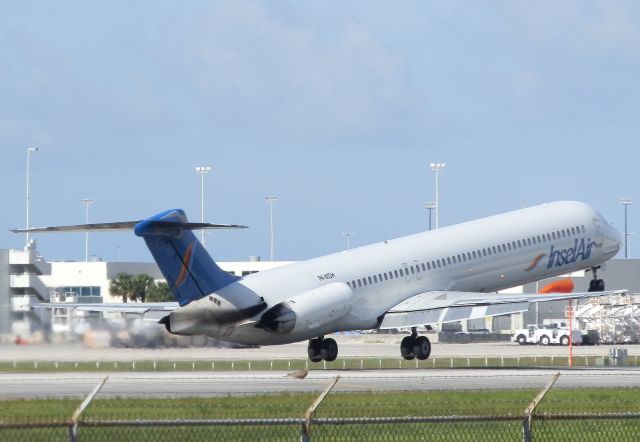 McDonnell Douglas MD-82 (P4-MDH)