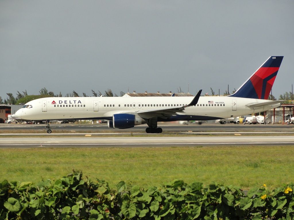 Boeing 757-200 (N658DL)