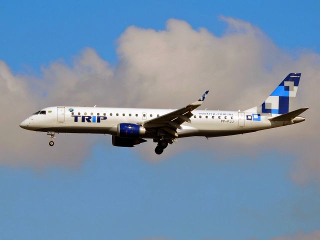 Embraer ERJ-190 (PP-PJJ)