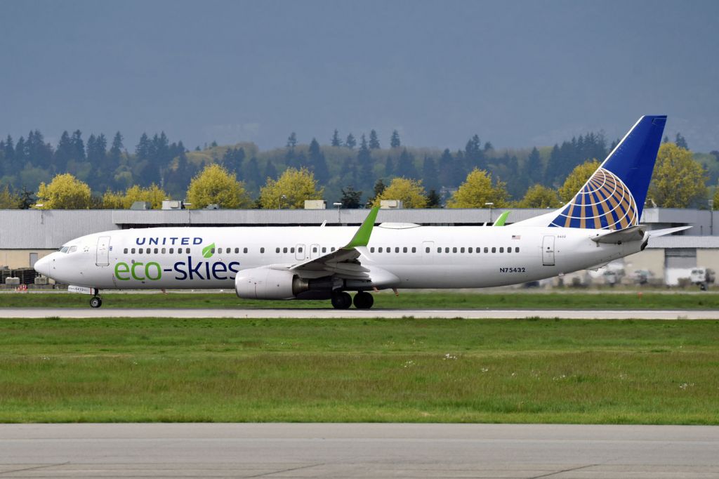 Boeing 737-900 (N75432)