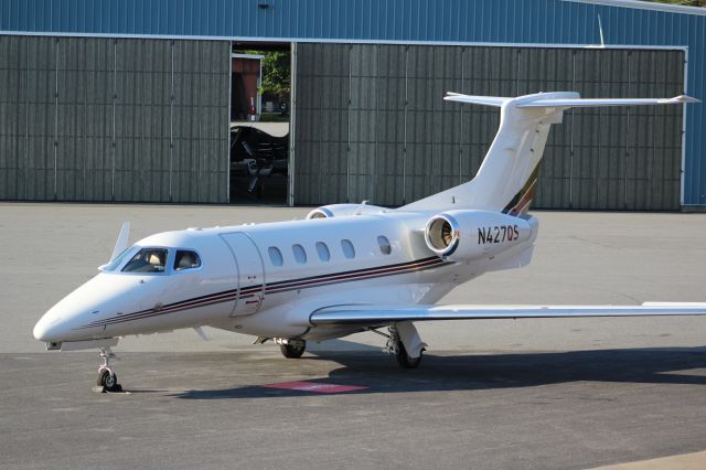 Embraer Phenom 300 (N427QS)