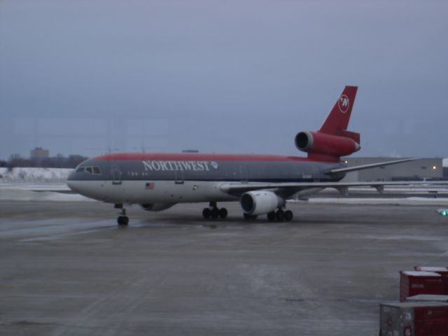 McDonnell Douglas DC-10 (N243NW)