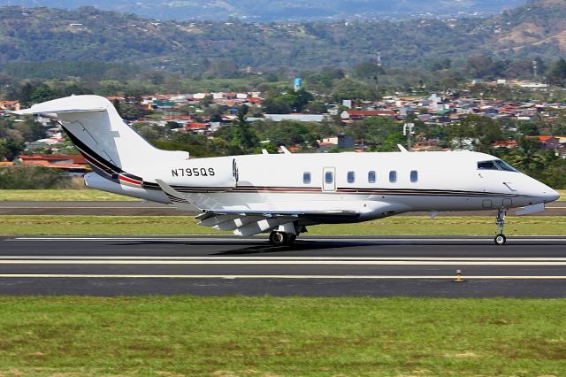 Canadair Challenger 350 (N795QS)