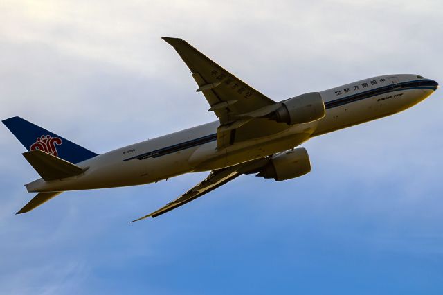 Boeing 777-200 (B-2080)
