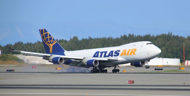 Boeing 747-400 (N489C)