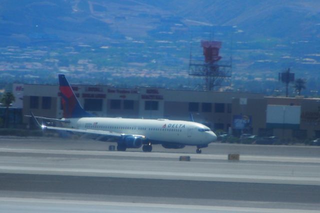 Boeing 737-700 (N391DA)