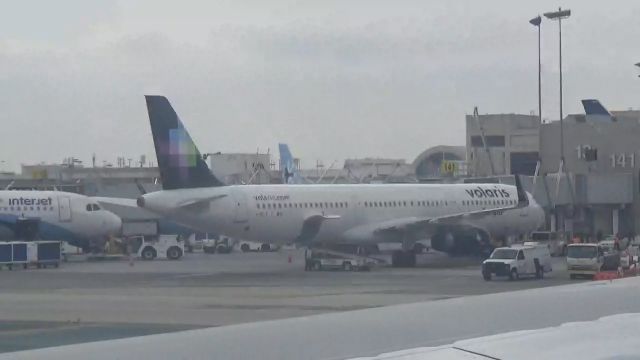 Airbus A321 (XA-VLH) - A nice visitor to LAX since they usually send the regular A319 or A320