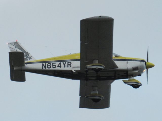 Piper Cherokee (N654YR)