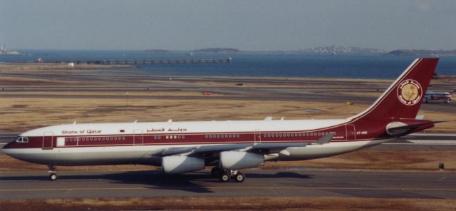 Airbus A340-300 (A7-HHK)