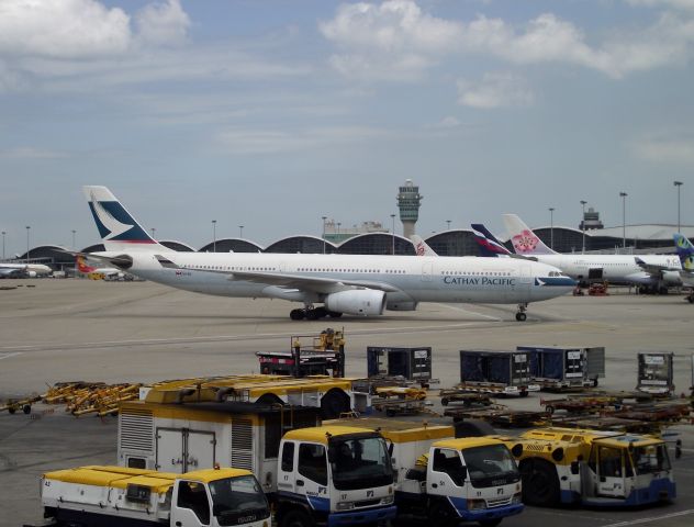 Airbus A330-300 (B-HLO)