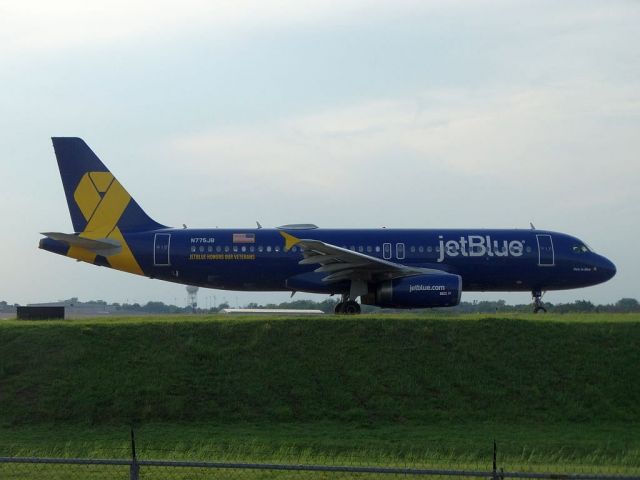 Airbus A320 (N775JB)