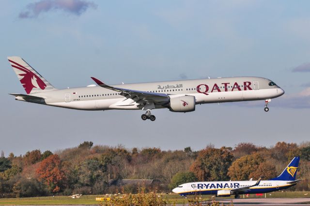 Airbus A350-900 (A7-ALK) - QTR27 shortly before landing