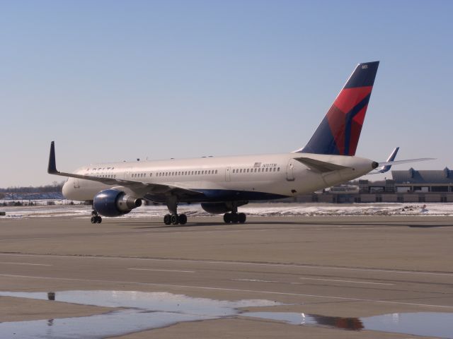 Boeing 757-200 (N707TW)