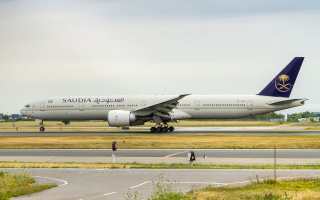 BOEING 777-300 (HZ-AK26) - SV61 arriving from King Abdulaziz Intl. 