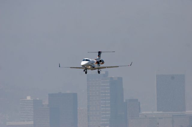 Embraer Phenom 300 (C-FMPN)