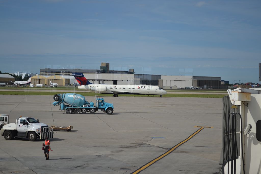 Boeing 717-200 (N943AT)