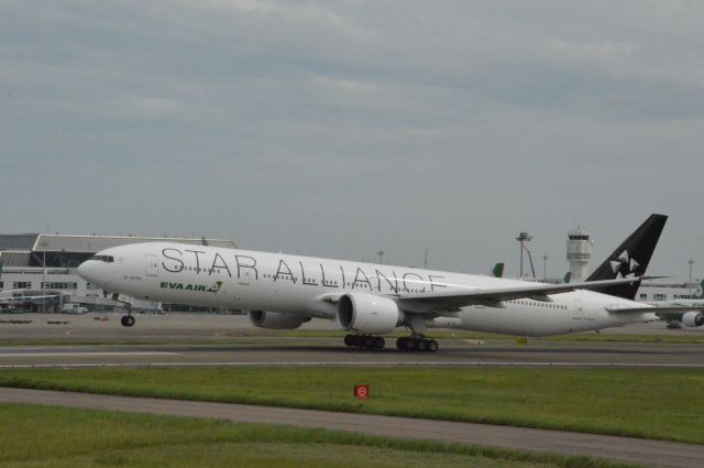 Boeing 777-200 (B-16701)