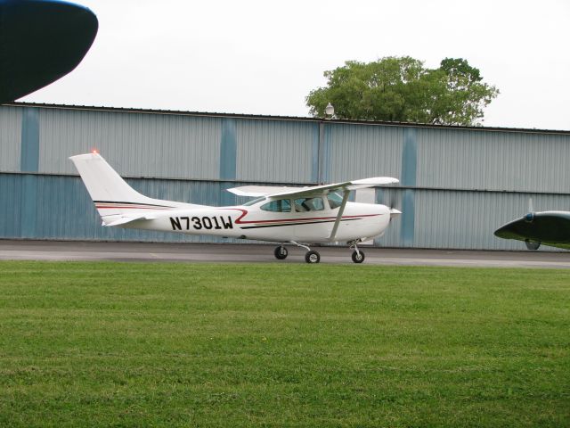 Cessna Skylane (N7301W)