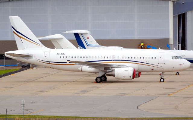 Airbus A319 (A6-RRJ)