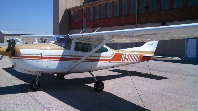 Cessna Skylane (N9896C)