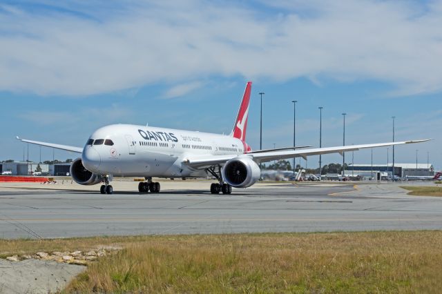 Boeing 787-9 Dreamliner (VH-ZNA) - Boeing 787-9 Qantas VH-ZNA YPPH 03/11/17