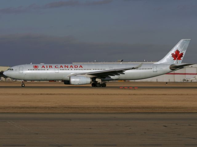 Airbus A330-300 (C-GFAJ)