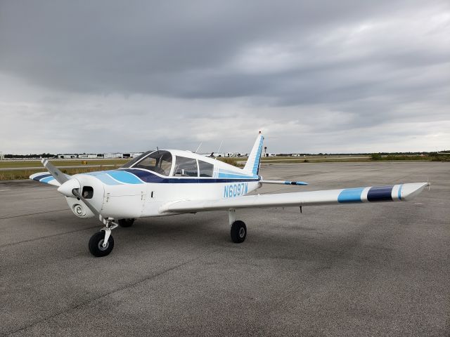 Piper Cherokee (N6097W)