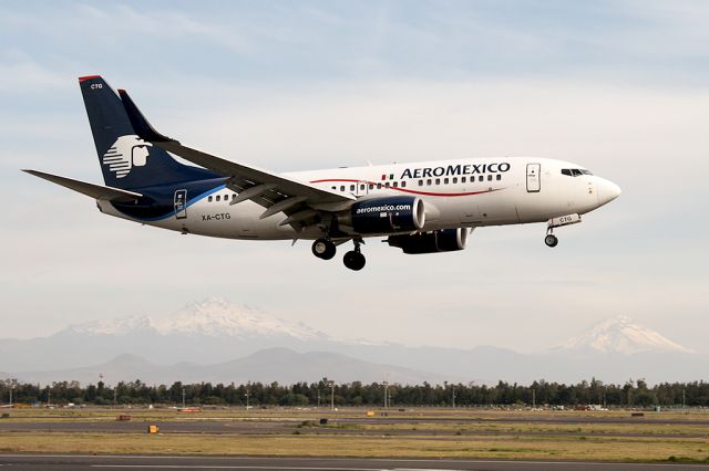 Boeing 737-700 (XA-CTG) - "La Mujer Dormida and Popocatepetl"