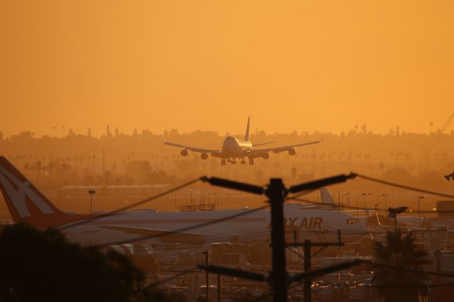 Boeing 747-400 (HL7605)