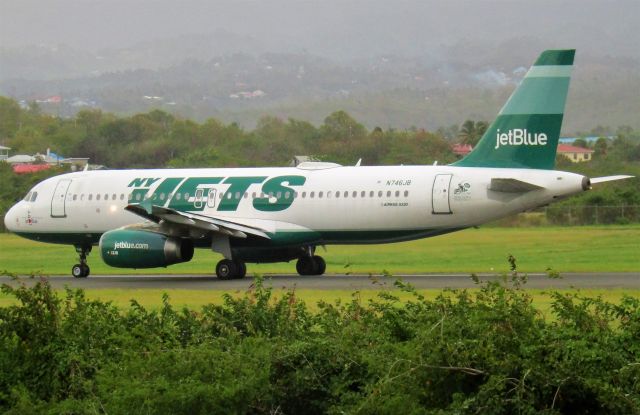 Airbus A320 (N746JB)