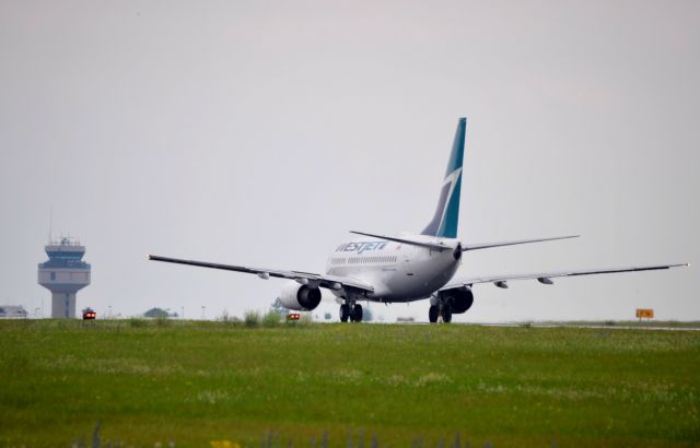 BOEING 737-600 (C-GWSK) - Heading for Torontos Pearson Airport.