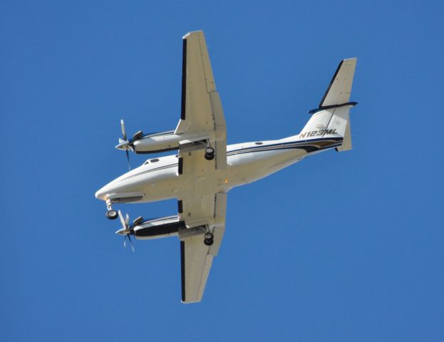 Beechcraft Super King Air 200 (N123ML)