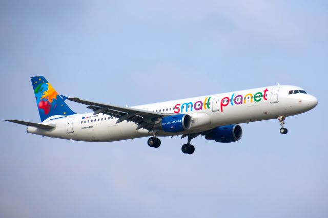 Airbus A321 (SP-HAY)