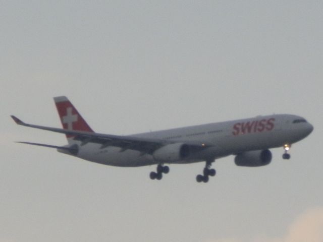 Airbus A330-300 (HB-JHK)