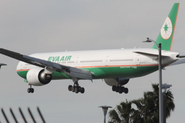 BOEING 777-300ER (B-16707)