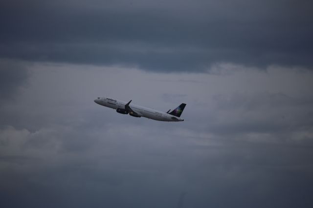 Airbus A321 (XA-VLH)