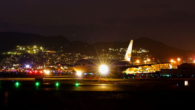 Boeing 777-200 (JA771J)