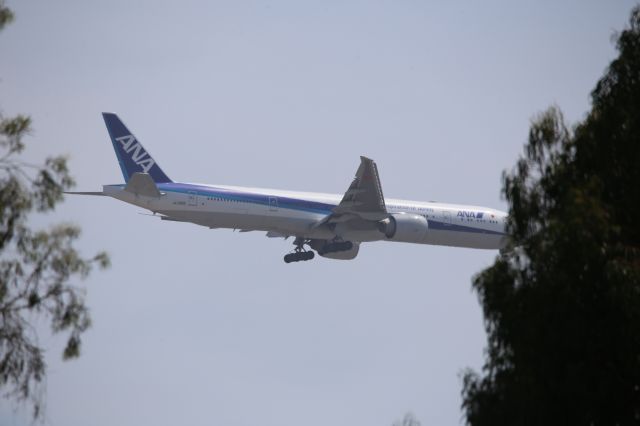 BOEING 777-300ER (JA785A)