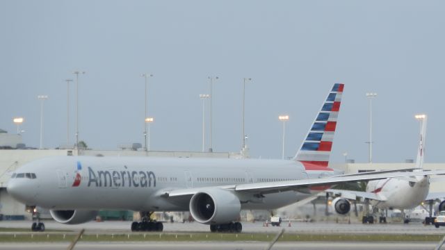BOEING 777-300ER (N729AN)